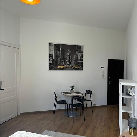 Studio Issa Bruxelles Extérieur photo